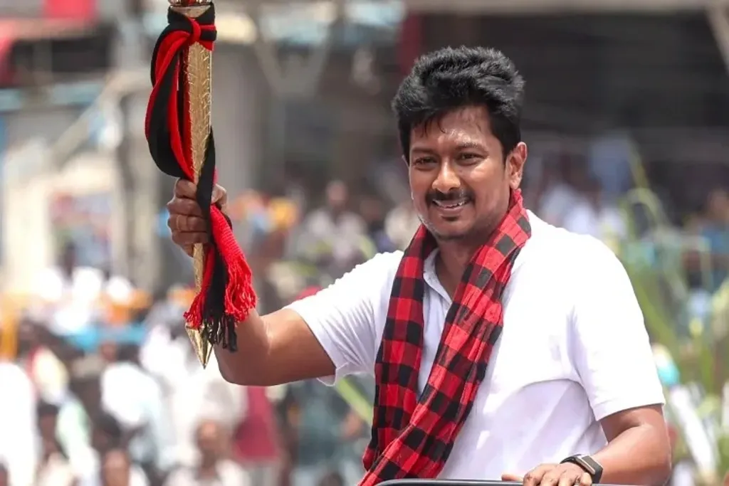 ഡി എം കെ പോലെയുള്ള ചരിത്രപ്രാധാന്യമുള്ള പാർട്ടി തങ്ങളുടെ പുതിയ തലമുറയിലെ നേതാവായി ഉദയനിധി സ്റ്റാലിനെ പൊതുജനത്തിൽ പരിചയപ്പെടുത്താനായി സിനിമ തന്നെയാണ് ഉപയോഗപ്പെടുത്തിയത്.