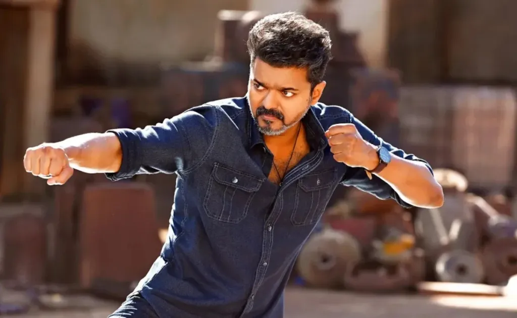 തിരഞ്ഞെടുപ്പിന് മുൻപ് റിലീസ് ചെയ്യാനുദ്ദേശിച്ച് നിർമ്മാണം പൂർത്തിയാക്കിയ വിജയ് പടം ജന നായകൻ, നിസ്സാരമെന്ന് തോന്നാവുന്ന കാരണങ്ങൾ ചൂണ്ടിക്കാട്ടി സെൻസർ ബോർഡ് പ്രദർശനാനുമതി നിഷേധിക്കുകയായിരുന്നു.