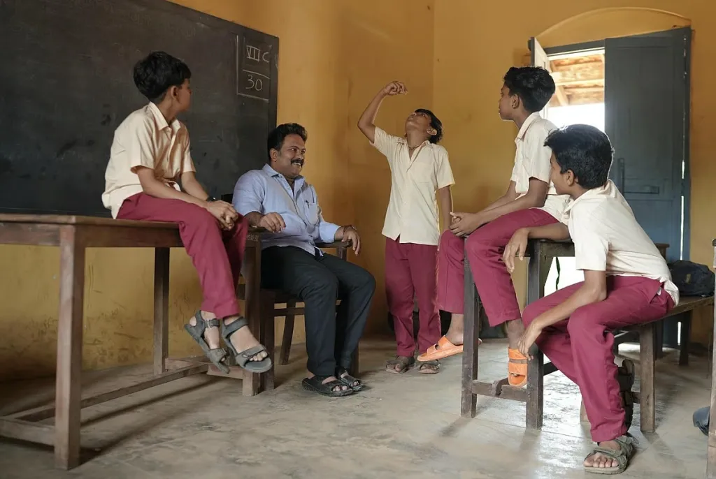 അധ്യാപകൻ വിഷയാധ്യാപകർ മാത്രമല്ല; കുട്ടികളുടെ ജീവിതത്തിലെ അവസാനത്തെ സുരക്ഷിതകേന്ദമായി അവർ മാറുന്നു.
