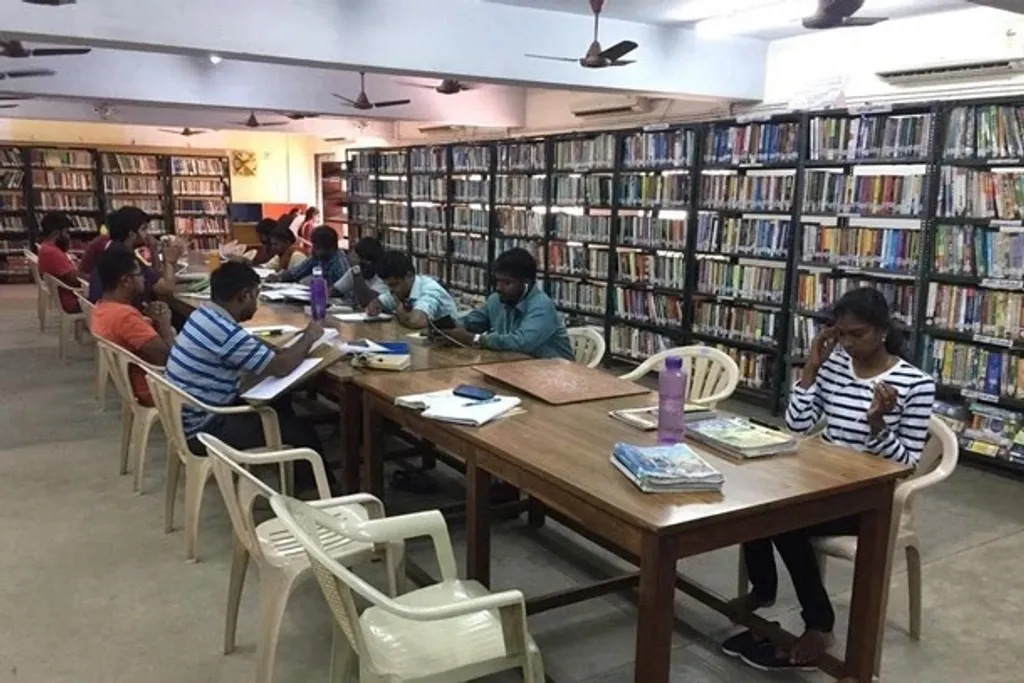 ഗവേഷണ വിദ്യാർത്ഥികൾക്ക് ശ്യാം ബി. മേനോൻ റിപ്പോർട്ടിൽ നിർദേശിച്ചിരിക്കുന്ന 15,000 രൂപ സ്റ്റൈപ്പന്റ് അപര്യാപ്തമാണ്. അത് JRF നിലവാരത്തിലേക്ക് ഉയർത്താനാണ് ശ്രമിക്കേണ്ടത്. 