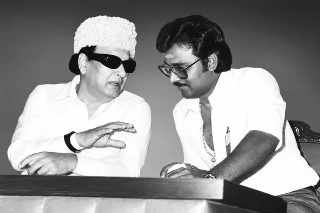 എം. ജി. ആറും ഭാഗ്യരാജും. ഭാഗ്യരാജിനെ തന്റെ രാഷ്ട്രീയ പിന്‍ഗാമിയായി സാക്ഷാല്‍ എം.ജി.ആര്‍ തന്നെ വിശേഷിപ്പിച്ചിരുന്നു.