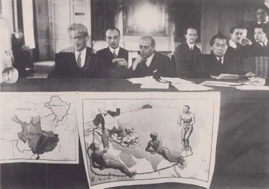 1927-ൽ ബെൽജിയത്തിലെ ബ്രസ്സൽസിൽ നടന്ന അന്താരാഷ്ട്ര സാമ്രാജ്യത്വ വിരുദ്ധ സമ്മേളനത്തിൽ പങ്കെടുക്കുന്ന നെഹ്‌റു.