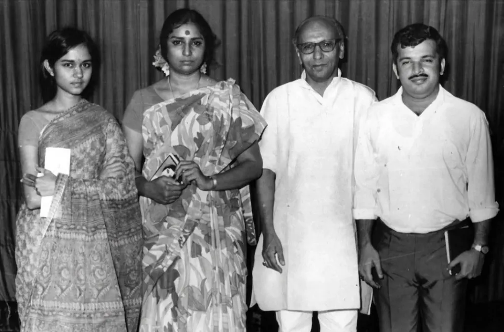 ഹിന്ദി ചലച്ചിത്ര സംഗീതസംവിധായകൻ ജയദേവ്, ഗായിക ദർശന, അന്തരിച്ച ഗായകൻ പി. ജയചന്ദ്രൻ എന്നിവർക്കൊപ്പം എസ്. ജാനകി. PHOTO/ Facebook Imprints and Images of Indian Film Music