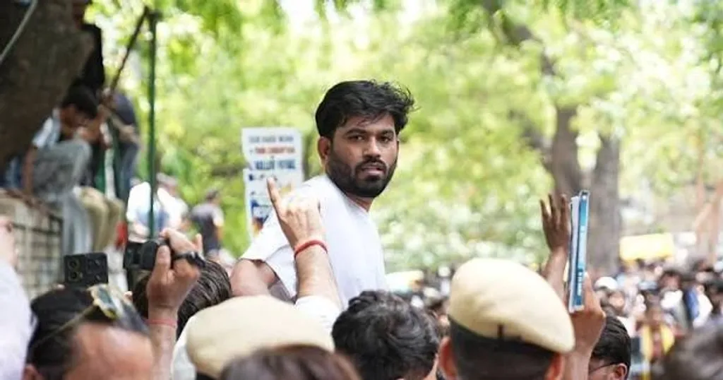 കോക്റോച്ച് ജനതാപാർട്ടി (CJP) സ്ഥാപകൻ അഭിജിത്ത് ദീപ്കെ.