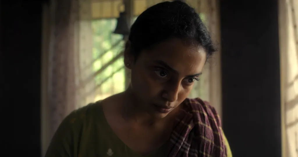 കുടുംബത്തിലെ ആരെങ്കിലും വലിയ രീതിയിലുള്ള മാനസികാഘാതം (trauma)അനുഭവിക്കുകയും അത് കൃത്യമായി പരിഹരിക്കപ്പെടാതിരിക്കുകയും ചെയ്യുമ്പോൾ അത് മറ്റുള്ളവരിലേക്ക് കടന്നുപോകുന്നതിനാണ് (pass) ജനറേഷനൽ ട്രോമ എന്ന് പറയുന്നത്.