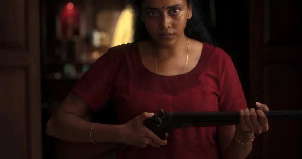 ജിത്തു മാധവന്റെ തിരക്കഥയിൽ ചിദംബരം സംവിധാനം ചെയ്ത ഈ സിനിമ സാധാരണ മലയാള സിനിമകളിൽ അവതരിപ്പിക്കാത്ത ഒരു അമ്മയെയും മകനെയും അവതരിപ്പിക്കുന്നുണ്ട്.