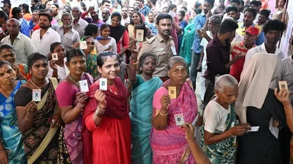 സമൂഹത്തിലെ ഉന്നത വിഭാഗങ്ങളിൽ നിന്നുള്ളവരെ രാഷ്ട്രീയ പ്രാതിനിധ്യത്തിലേക്ക് എത്തിക്കുന്നതിനുള്ള സ്ഥാപനപരമായ ഒരു സംവിധാനമായാണ് ഇലക്ഷൻ നിലവിൽ വന്നത്.