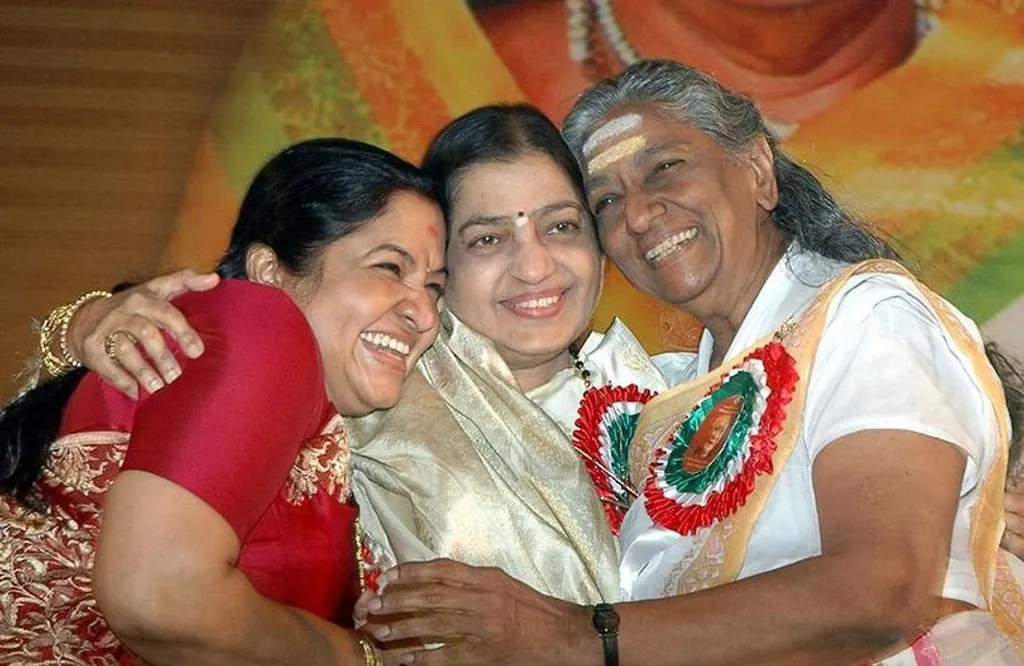 കെ. എസ്. ചിത്ര, പി. സുശീല, എസ്. ജാനകി.