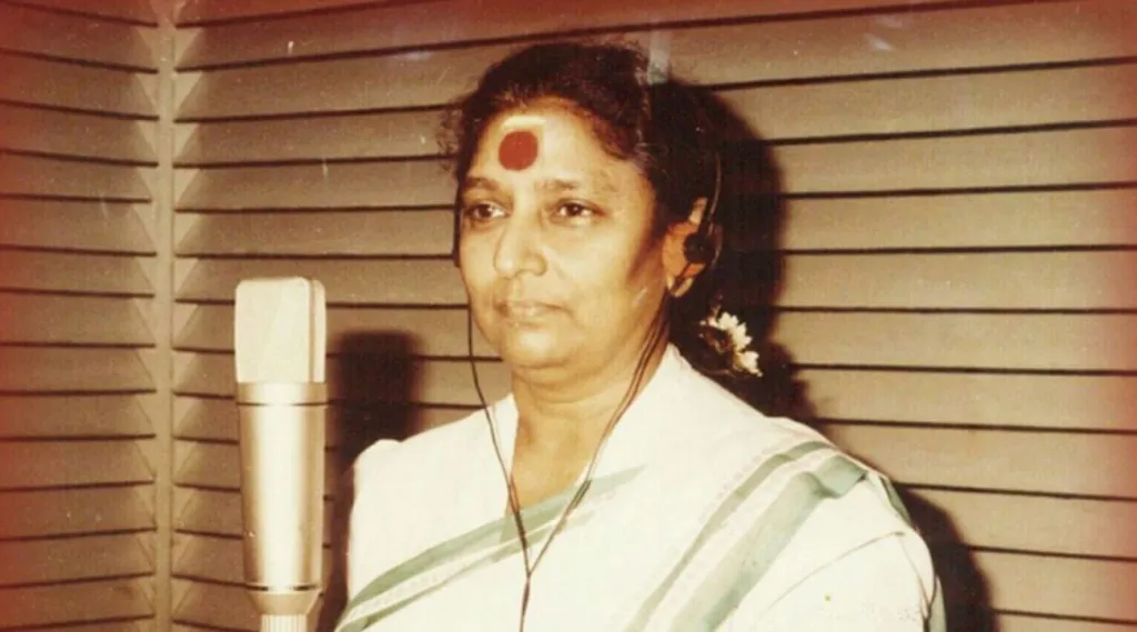 എസ്. ജാനകി. ‘ശിങ്കാരവേലനേ ദേവാ…’ എന്ന ഒരൊറ്റഗാനം കൊണ്ട് എസ്. ജാനകിയുടെ പ്രശസ്തി വാനോളമുയർന്നു. 1959-60 ലാണ് ഈ ഗാനം റെക്കോഡ് ചെയ്യുന്നത്.