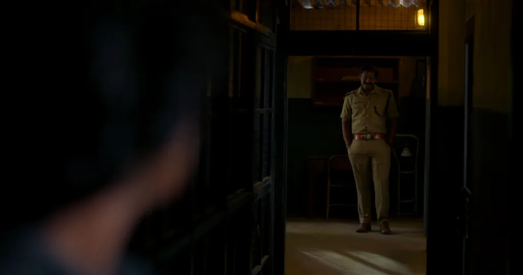 ഒരു മനുഷ്യന്റെ ഈഗോ, പ്രതികാരം തുടങ്ങിയവ പവിത്രൻ (ജീൻ പോൾ ലാൽ) എന്ന പോലീസുകാരനിലൂടെ കൃത്യമായി പ്രേക്ഷകരിലേക്ക് എത്തുന്നുണ്ട്.