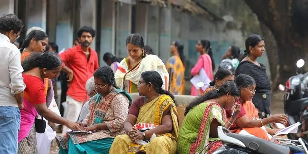 ജനാധിപത്യത്തിൽ ഭരണകൂടം എന്നത് ജനാഭിലാഷത്തിന്റെ സ്ഥാപനവൽക്കരിക്കപ്പെട്ട രാഷ്ട്രീയരൂപമാണ്. അത് രാജ്യത്തെ എല്ലാ പൗരസമൂഹത്തെയും സമത്വാധിഷ്ഠിതമായി ഉൾക്കൊള്ളുന്നു.