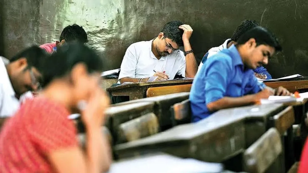 റാങ്ക് ലിസ്റ്റുകൾ പ്രസിദ്ധീകരിക്കുകയും തസ്തികകൾ കൃത്യമായി റിപ്പോർട്ട് ചെയ്യാതെ നിയമനം നടത്താതിരിക്കുകയും ചെയ്യുന്ന ശൈലി പത്ത് വർഷത്തിലേറെയായി പി എസ് സി തുടരുകയാണ്.