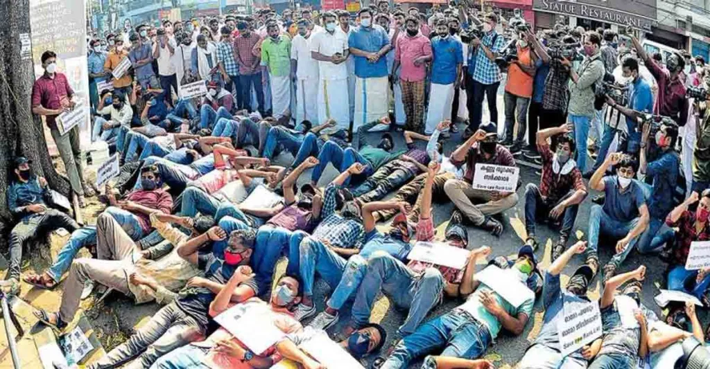 സെക്രട്ടറിയേറ്റ്, നിയമസഭ, പി എസ് സി ഉൾപ്പെടെയുള്ള ഇടങ്ങളിൽ നീതിക്കായും തൊഴിലവകാശത്തിനായും കയറിയിറങ്ങുന്ന വിവിധ റാങ്ക് ലിസ്റ്റുകളിലെ മനുഷ്യർക്കൊപ്പം കുറച്ചുകാലമായി സഞ്ചരിച്ചുവരികയാണ്