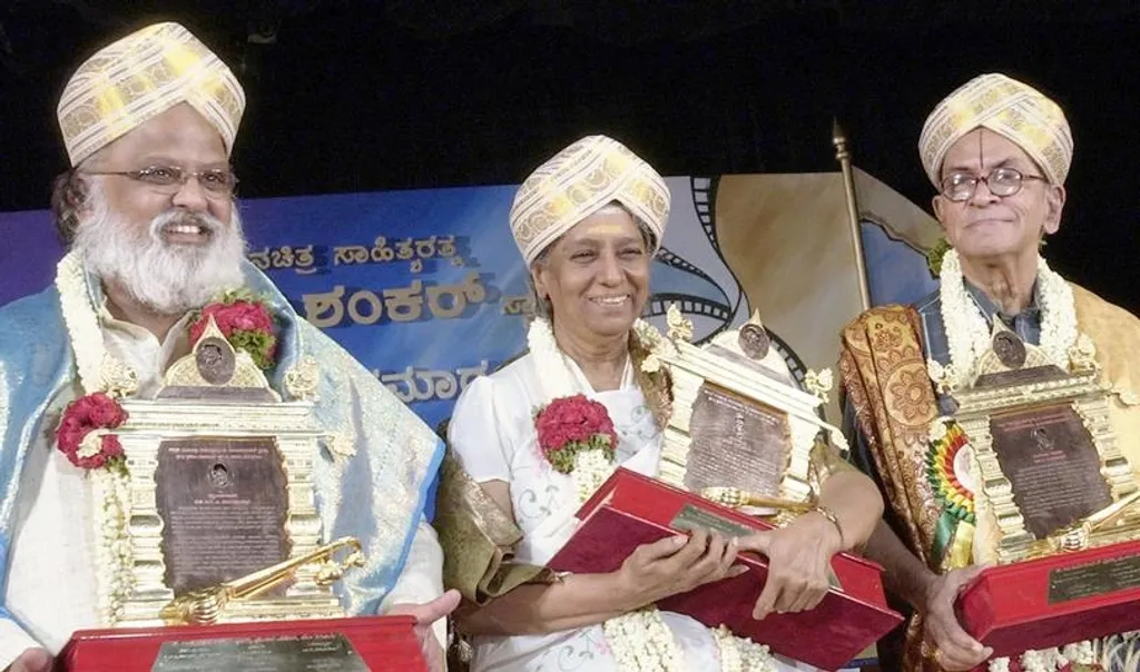 എസ്. പി. ബാലസുബ്രഹ്മണ്യം. എസ്. ജാനകി, പി. ബി. ശ്രീനിവാസ്.