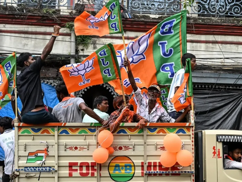 പശ്ചിമ ബംഗാളിലെ അർഹരായ 27 ലക്ഷം മനുഷ്യരുടെ അടിസ്ഥാന ജനാധിപത്യ അവകാശം നിഷേധിച്ചു നടന്ന തെരഞ്ഞെടുപ്പിൽ ആദ്യമായി ബി.ജെ.പി അവിടെ അധികാരത്തിലേറി.