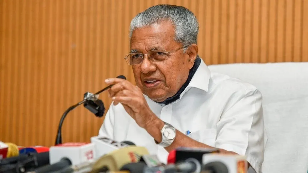 പിണറായി വിജയൻ. കഴിഞ്ഞ എൽ.ഡി.എഫ് സർക്കാർ നേറ്റിവിറ്റി കാർഡ് അവതരിപ്പിച്ചത് തീർച്ചയായും അഭിനന്ദനാർഹമായ നീക്കമാണ്. എന്നാൽ, അതിന് ശക്തമായ രാഷ്ട്രീയ പ്രചാരണവും ജനകീയ പിന്തുണയും കൂടിയുണ്ടെങ്കിലേ അത് ദീർഘകാല പ്രതിരോധത്തിന്റെ ഫലപ്രദമായ ആയുധമായി മാറുകയുള്ളൂ.