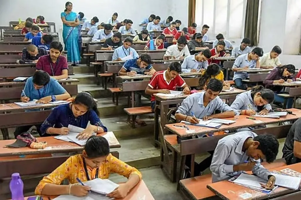 പൗരസമൂഹത്തിനാകെ നീതി ഉറപ്പാക്കാനായി തയ്യാറാക്കപ്പെട്ട സ്ഥാപനങ്ങളും പദവികളും പാർട്ടിയുടെ സ്വകാര്യമായ സ്ഥാപിതലക്ഷ്യങ്ങൾ നേടുന്നതിനുള്ള, അതുവഴി ഭരണകൂടത്തെ തന്നെ പിടിച്ചെടുക്കുന്നതിനുള്ള ഉപാധികളായി മാറുന്നു.