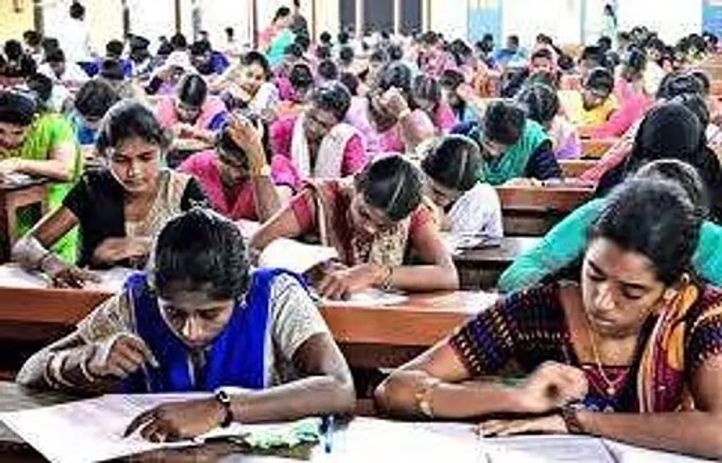 ഭരണഘടനാസംരക്ഷണമുള്ള സ്ഥാപനം തന്നെ പിൻവാതിൽ നിയമനം നടത്താൻ തുടങ്ങിയാൽ പ്രാഥമികമായി നിഷേധിക്കപ്പെടുന്നത് ജീവിക്കാനുള്ള അവകാശം തന്നെയാണ്.