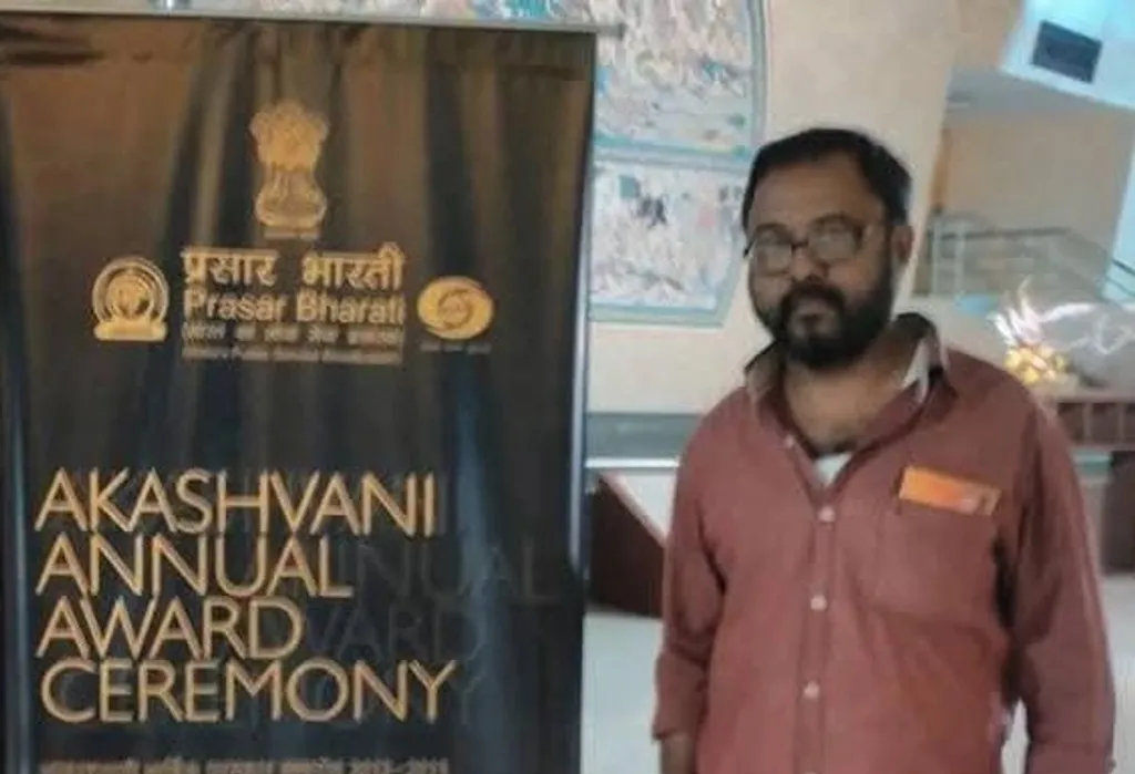 കെ.വി ശരത്ചന്ദ്രൻ ന്യൂദൽഹിയിൽ ആകാശവാണി ദേശീയ പുരസ്കാര ചടങ്ങിൽ.
