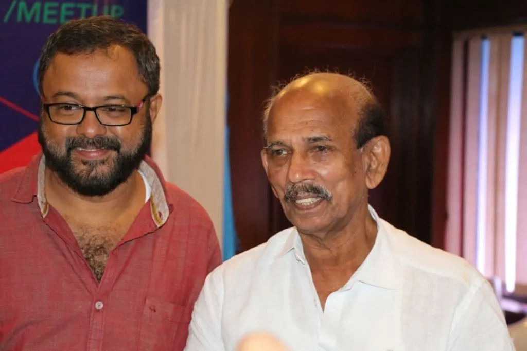 മാമുക്കോയക്കൊപ്പം കെ.വി. ശരത്ചന്ദ്രൻ.