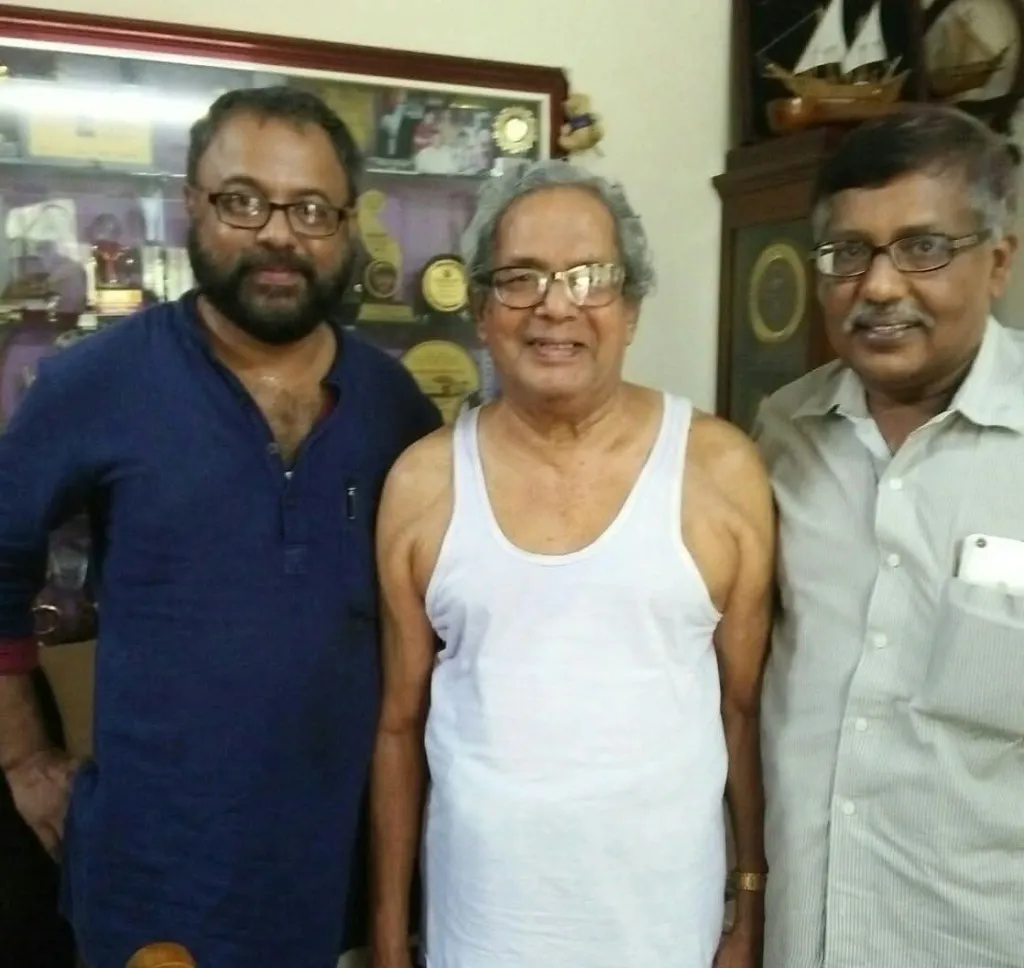 അന്തരിച്ച ഗായകൻ എം. കുഞ്ഞിമൂസയോടൊപ്പം കെ.വി. ശരത്ചന്ദ്രനും വി.ടി. മുരളിയും. 