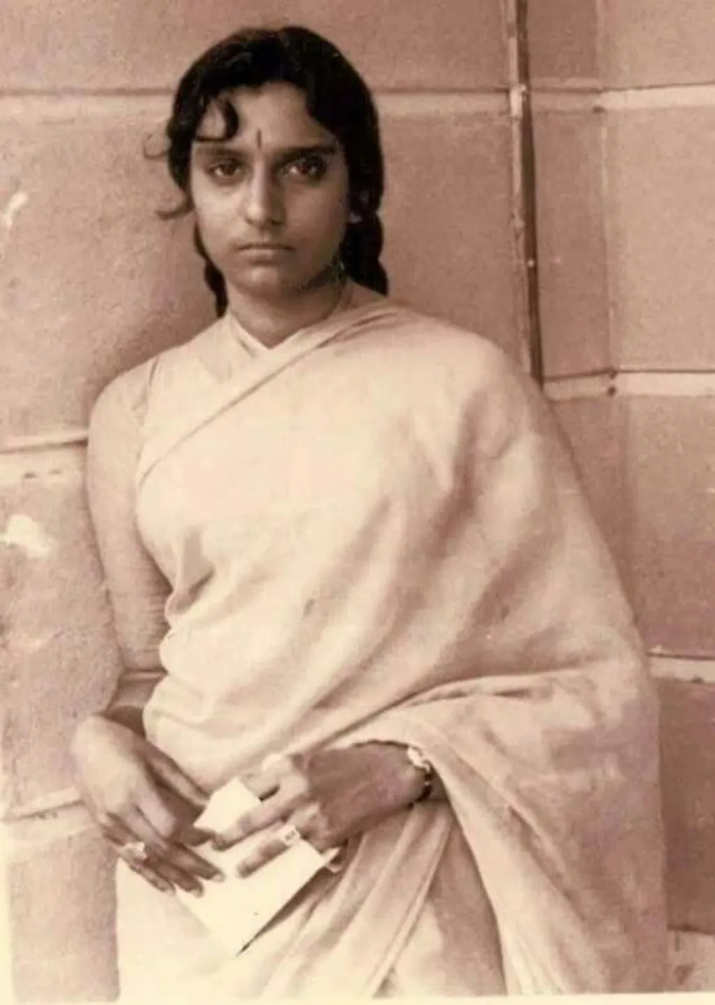എസ്. ജാനകിയുടെ പാട്ടുകളിൽ ഏതാണ് ഏറ്റവും ഇഷ്ടം എന്ന് ചോദിച്ചാൽ എണ്ണിയെടുത്ത് പറയാൻ പ്രയാസമാണ്. എങ്കിലും സങ്കടപ്പാട്ടുകളാണ് ആദ്യം ഓർമ്മയിൽ വരിക.