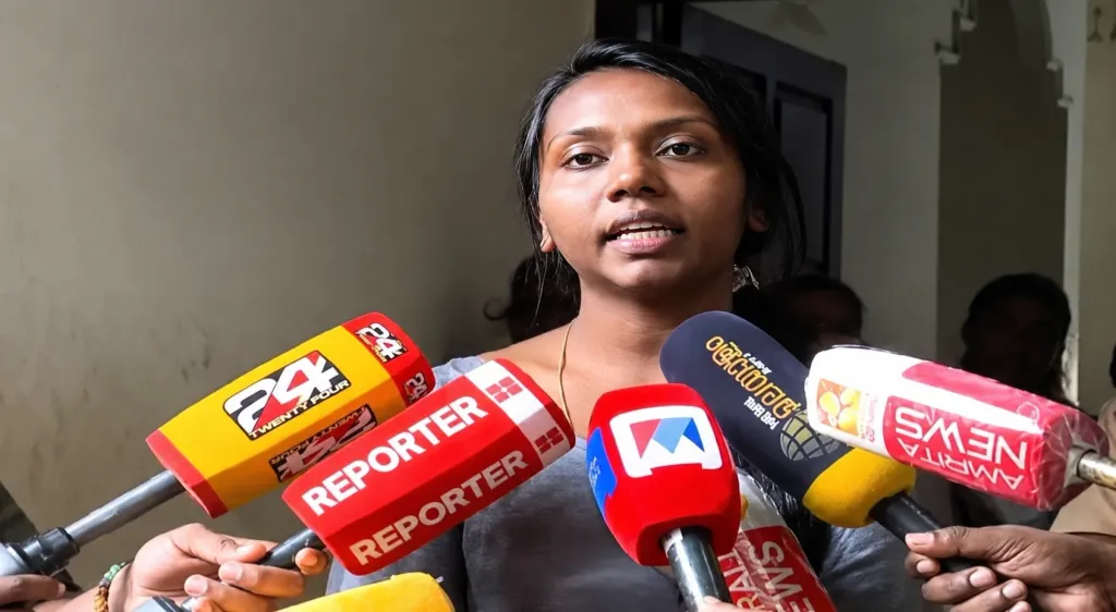 വിഴിഞ്ഞത്തുനിന്നും മത്സ്യബന്ധനത്തിനിടെ വള്ളം മറിഞ്ഞ് കാണാതായ ജോണിന്റെ മകൾ ജിജി മാധ്യമങ്ങളോട് സംസാരിക്കുന്നു.