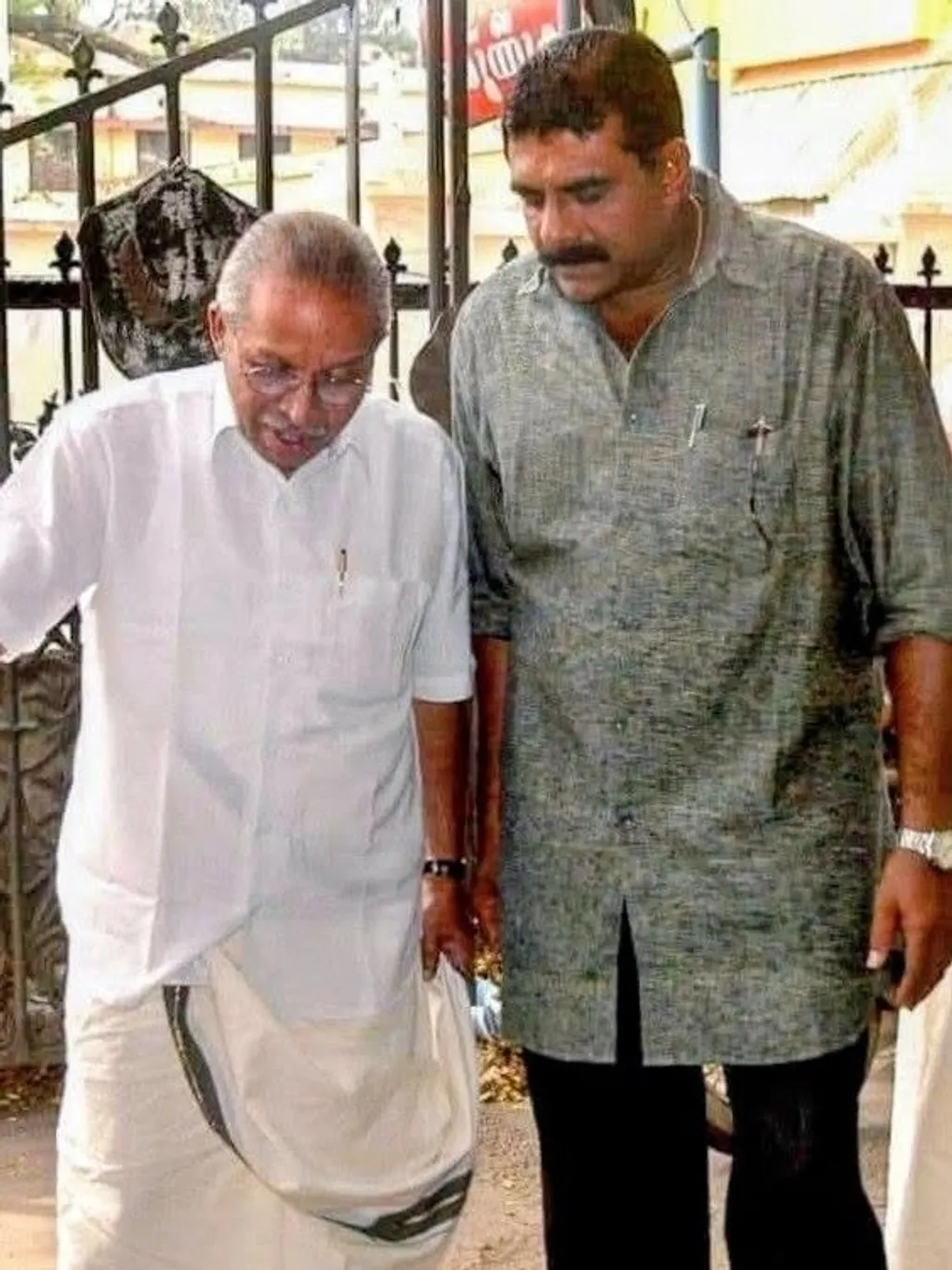 ഒ.എൻ.വി കുറുപ്പിനോടൊപ്പം സി.ഐ.സി.സി. ജയചന്ദ്രൻ