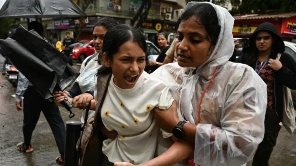 ഗുരുതര പരിക്കേറ്റ് കാഴ്ച പോലും നഷ്ടപ്പെടാൻ സാധ്യതയുണ്ടെന്ന് ഡോക്ടർമാർ റിപ്പോർട്ട് നൽകിയ വിദ്യാർത്ഥികളനുഭവിച്ച ആക്രമണങ്ങൾ റിപ്പോർട്ട് ചെയ്യുന്നതിനുപകരം ANI താല്പര്യം കാണിച്ചത് പരിക്കേറ്റ പോലീസുകാരുടെ റിപ്പോർട്ടുകൾ തയ്യാറാക്കുന്നതിലായിരുന്നു.