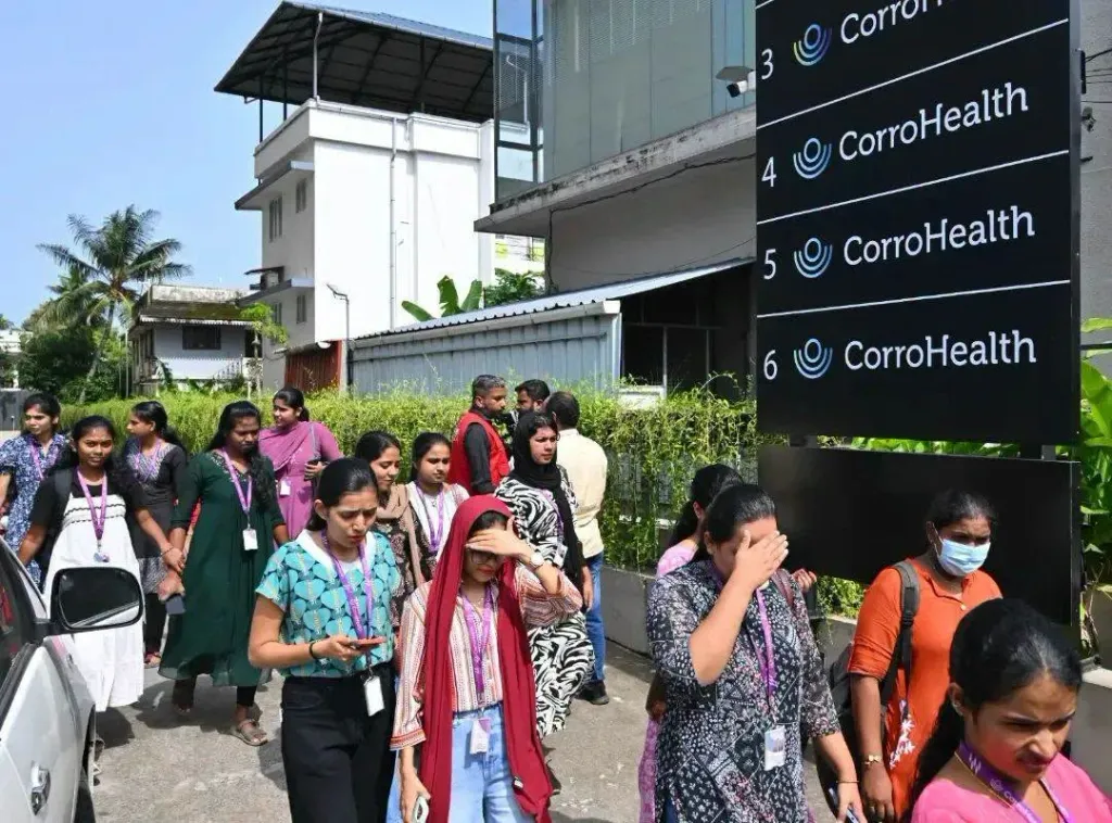 ഭാവിയിൽ നിർമ്മിതബുദ്ധിയുടെ ഉപയോഗം കൂടുമ്പോൾ ഇപ്പോഴുള്ള പരിമിതമായ തൊഴിലവസരങ്ങൾ കൂടി കുറയാനാണ് സാധ്യത. ഇപ്പോഴത്തെ കൂട്ട പിരിച്ചുവിടലുകൾ നൽകുന്ന സൂചന അതാണ്.