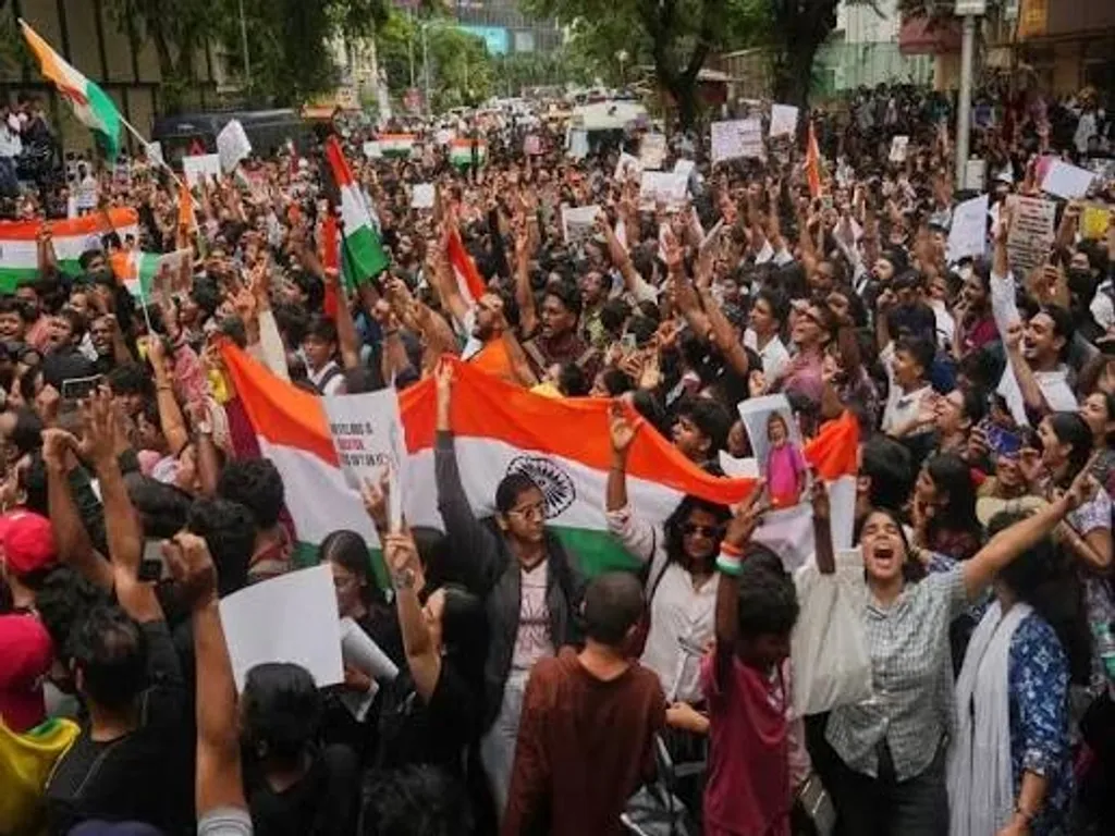 ജാർഖണ്ഡ് പബ്ലിക് സർവീസ് കമ്മീഷൻ (JPSC), ജാർഖണ്ഡ് സ്റ്റാഫ് സെലക്ഷൻ കമ്മീഷൻ (JSSC) എന്നിവ നടത്തുന്ന പരീക്ഷകളുടെ സുതാര്യതയും വിശ്വാസ്യതയും ചോദ്യം ചെയ്താണ് വിദ്യാര്‍ത്ഥി പ്രതിഷേധം രൂക്ഷമാകുന്നത്