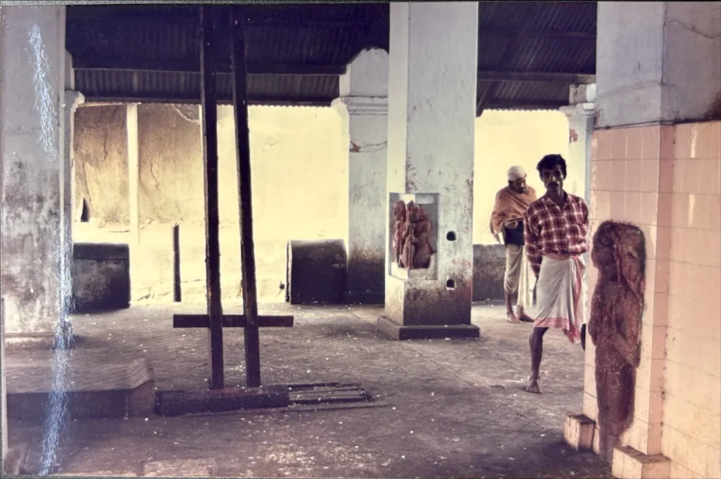 ഖമാഖ്യ മന്ദിറിൽ ബലി നൽകുന്ന ഷെഡ്