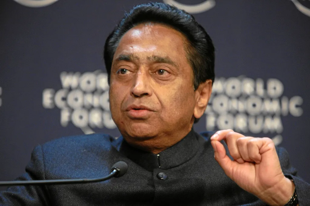 പള്ളി പൊളിച്ച് രാമക്ഷേത്രം പണിതതിൽ കോൺഗ്രസിനും അഭിമാനിക്കാൻ വകയുണ്ടെന്നു പറഞ്ഞ കമൽനാഥ് ഒക്കെ ഇപ്പോഴും കോൺഗ്രസിന്റെ നേതാക്കളാണ്. 