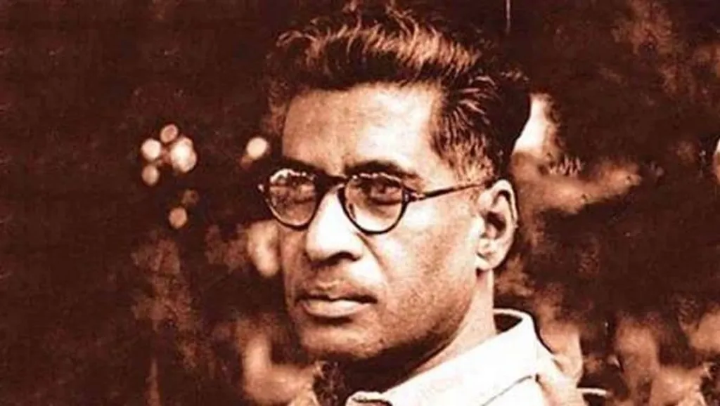 1920–ന് കമ്യൂണിസ്റ്റു പാർട്ടി രൂപംകൊള്ളുന്നതിനുമുമ്പ് ഇന്ത്യൻ വിപ്ലവധാരയിൽ പ്രവർത്തിച്ച, ഗദർ പാർട്ടിയിലും, യുഗാന്ദറിലും അനുശീലൻ സമിതിയിലുമൊക്കെയുണ്ടായിരുന്ന എം.എൻ. റോയ് ഉൾപ്പെടെയുള്ള വിപ്ലവകാരികളായിരുന്നു കമ്യൂണിസ്റ്റ് പാർട്ടി നേതാക്കൾ.
