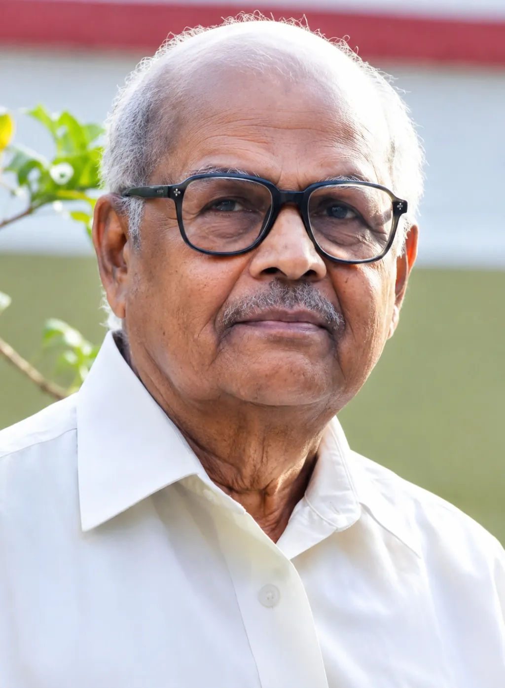 പൊതുവിഷയങ്ങൾ, ഓർമ്മക്കുറിപ്പുകൾ, സാമൂഹിക നിരീക്ഷണങ്ങൾ, സിനിമ എന്നിവ ആസ്പദമാക്കി ഇരുപതോളം പുസ്തകങ്ങൾ തോട്ടം രാജശേഖരന് രചിച്ചു.