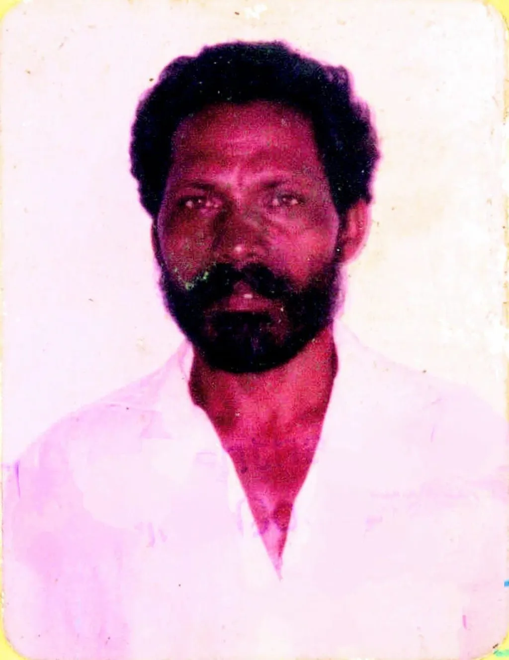 ‘‘അച്ഛന്റെ പേരിൽ തേറ്റമലയിൽ ഒരേക്കർ ഭൂമി കിട്ടി. അത് വാസയോഗ്യമായിരുന്നില്ല. മനുഷ്യർക്ക് താമസിക്കാൻ പറ്റുമോ എന്നു നോക്കിയല്ലേ സർക്കാർ സ്ഥലം കൊടുക്കേണ്ടത്?’’- ജോഗിയുടെ മകൻ ശിവൻ. 