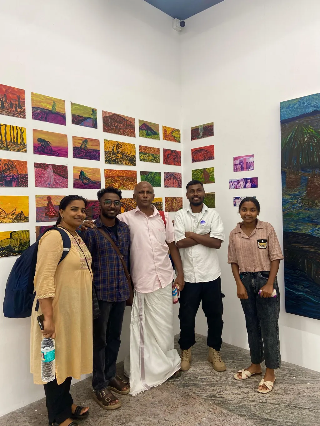 മുത്തങ്ങ ഭൂസമരവുമായി ബന്ധപ്പെട്ട കേസിൽ ശിക്ഷിക്കപ്പെട്ട് എം. ഗീതാനന്ദനോടൊപ്പം ജയിലിൽ കഴിയുന്ന രമേശന്റെ മകൻ രാഹുൽ ബസ്കി എം.എഫ്.എയ്ക്കുവേണ്ടി ചെയ്ത രചനകളുടെ പ്രദർശനം. മുത്തങ്ങ സമരമായിരുന്നു രാഹുലിന്റെ ചിത്രങ്ങളുടെ വിഷയം. രാഹുൽ ബസ്കി, എം. ഗീതാനന്ദൻ, ആദിശക്തി സമ്മർ സ്കൂൾ സ്റ്റേറ്റ് കോ ഓർഡിനേറ്റർ മേരി ലിഡിയ എന്നിവർക്കൊപ്പം.