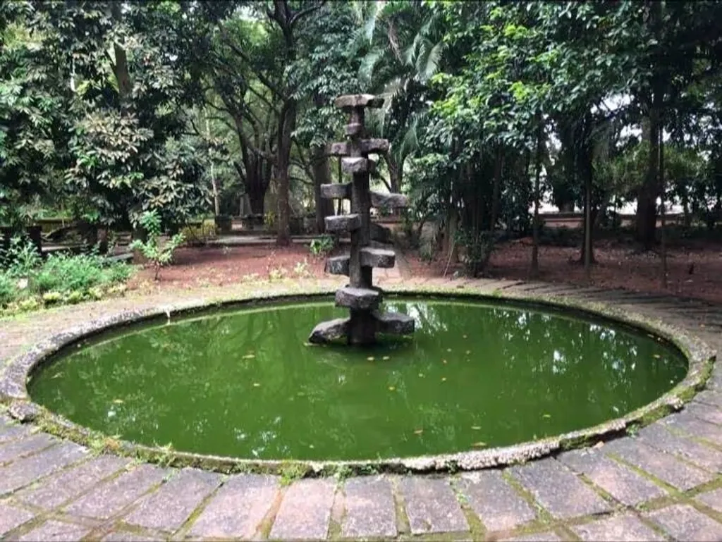 വെള്ളം കിനിഞ്ഞിറങ്ങാൻ സഹായിക്കുന്ന നടപ്പാതകൾക്കും നഗര തണ്ണീർത്തടങ്ങൾക്കും വെള്ളപ്പൊക്കത്തിൽ നിന്നും മലിനീകരണത്തിൽ നിന്നും പട്ടണപ്രകൃതിയെ സംരക്ഷിക്കാൻ കഴിയും.