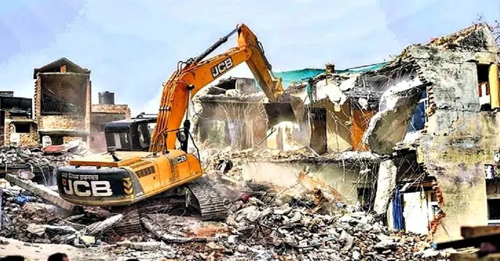 2025 ജൂലൈയിലായിരുന്നു വൈദ്യുതി പദ്ധതിക്കായി ഈ ഗ്രാമങ്ങളിലെ 1157 ഏക്കർ സർക്കാർ ഭൂമിയിൽ താമസിക്കുന്ന 1400- ലധികം വരുന്ന കുടുംബങ്ങളുടെ വീടുകൾ അസം സർക്കാർ പൊളിച്ചത്.