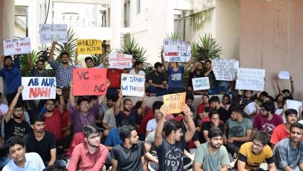 ഭരണഘടന വായിക്കുന്ന, നിയമം മനസ്സിലാക്കുന്ന, ആവശ്യമുള്ളപ്പോൾ അധികാരത്തോട് “Why?” എന്ന് ചോദിക്കാൻ കഴിയുന്ന യുവ അഭിഭാഷകരെയാണ് ഇന്ത്യയ്ക്ക് ആവശ്യം. 