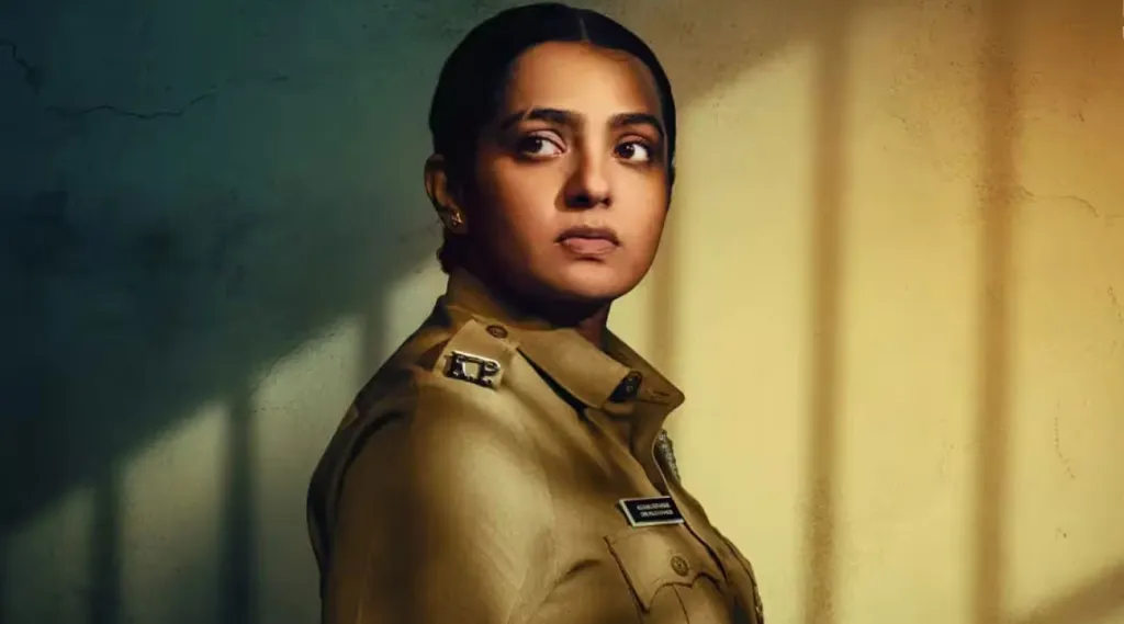 ‘പ്രഥമദൃഷ്ട്യാ കുറ്റക്കാർ’ എന്ന സിനിമയിൽ പാർവതി തിരുവോത്ത്. പോലീസ് ഉദ്യോഗസ്ഥ എന്ന പദവിക്ക് പിന്നിലെ സ്ത്രീയെ കാണാനുള്ള ശ്രമം തന്നെയാണ് പുതിയകാല കഥാപാത്രങ്ങളെ പഴയവയിൽനിന്ന് വ്യത്യസ്തമാക്കുന്നത്.