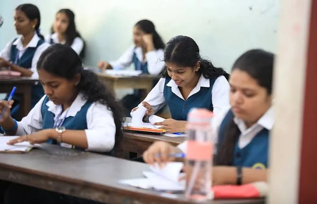 കുട്ടിയെ തോൽപ്പിച്ച് അതേ ക്ലാസിൽ വീണ്ടും ഇരുത്തുന്നത് പഠനപ്രശ്നത്തിനുള്ള ഫലപ്രദമായ പൊതുപരിഹാരമാണെന്ന് അന്താരാഷ്ട്ര ഗവേഷണങ്ങൾ പിന്തുണയ്ക്കുന്നില്ല.