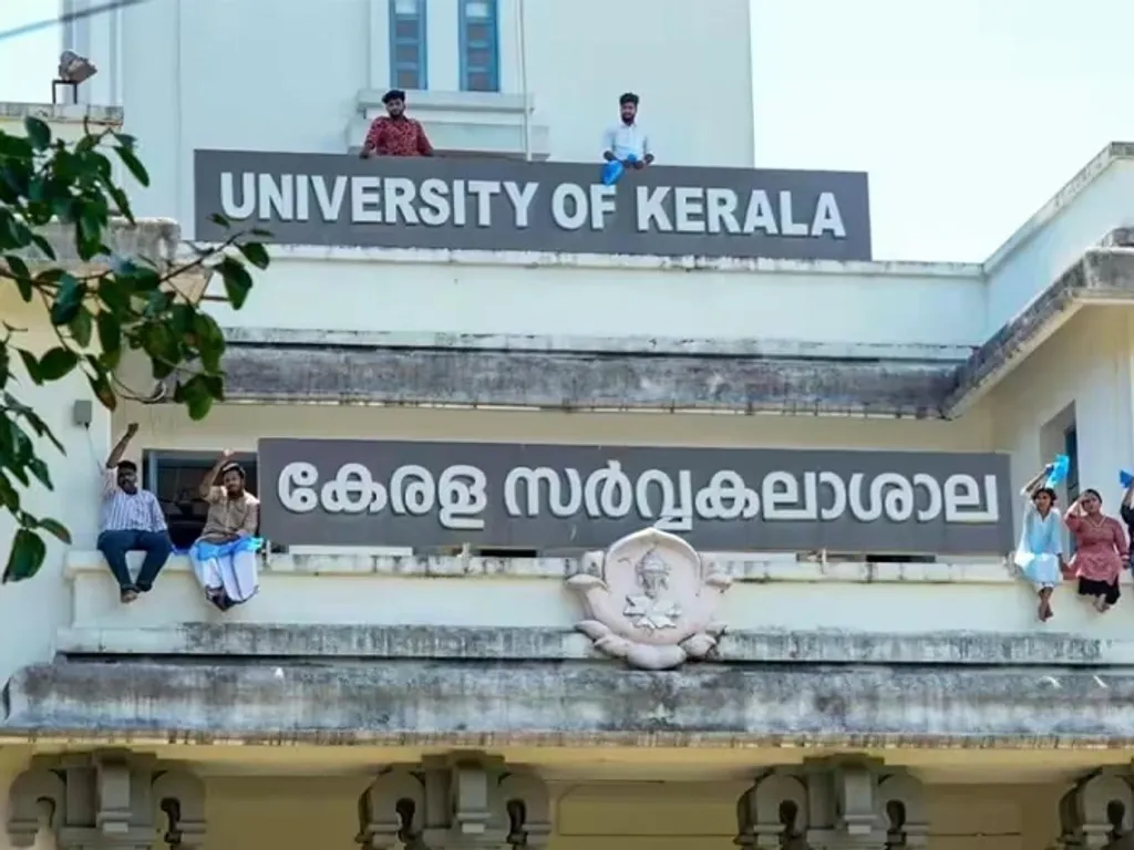 കരടു രേഖയിലെ നിർദ്ദേശമനുസരിച്ച്, ക്യാമ്പസിൽ ഒരു വിദ്യാർത്ഥിയോ വിദ്യാർത്ഥികളുടെ സംഘമോ നടത്തുന്ന ഏതൊരു പ്രവർത്തനവും, ഒരു രാഷ്ട്രീയപാർട്ടിയുടെ ആശയങ്ങൾ, പരിപാടികൾ എന്നിവ പ്രചരിപ്പിക്കുകയോ പിന്തുണയ്ക്കുകയോ ചെയ്യുന്നുവെങ്കിൽ അത് രാഷ്ട്രീയ പ്രവർത്തനത്തിന്റെ പരിധിയിൽ വരാം.