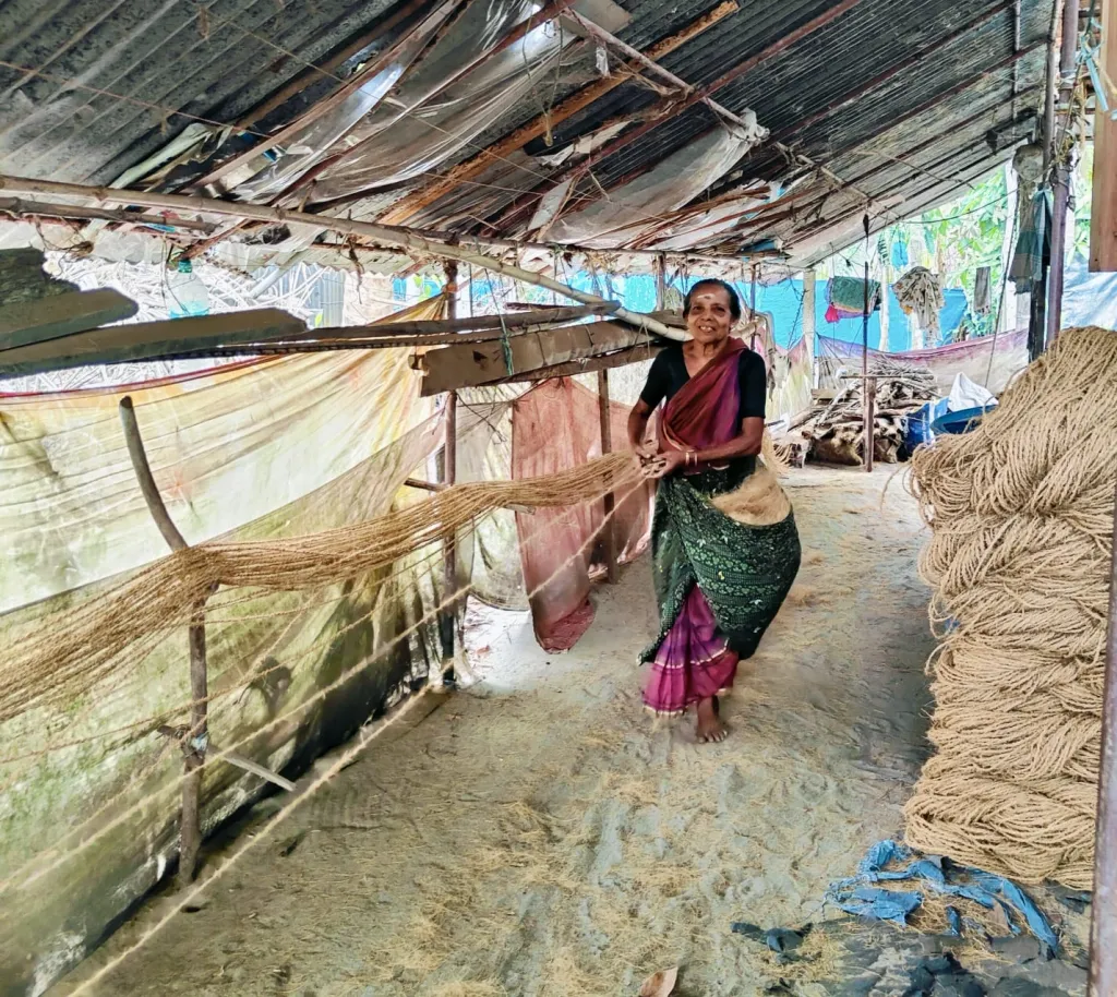 കാർഷിക സെൻസെസ് അനുസരിച്ച് ഇന്ത്യയിൽ 12% കൃഷിയിടങ്ങളിൽ മാത്രമാണ് സ്ത്രീകൾക്ക് ഉടമസ്ഥാവകാശമുള്ളത്. എന്നാൽ 75% കർഷികവൃത്തിയും ചെയ്യുന്നത് സ്ത്രീകളാണ്.