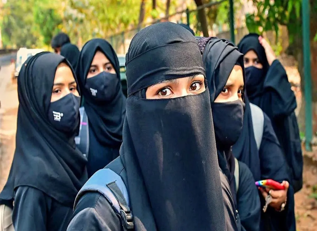 ഇന്ത്യയിലെ ഹിന്ദുക്കൾക്കും ക്രിസ്ത്യാനികൾക്കും വ്യക്തമായ, പാർലമെന്റ് പാസാക്കിയ ക്രോഡീകരിക്കപ്പെട്ട സിവിൽ നിയമങ്ങൾ ഉള്ളപ്പോൾ, ഇന്ത്യൻ മുസ്ലിമിന് അങ്ങനെയൊരു ക്രോഡീകൃത നിയമമില്ല എന്നത് ഭൂരിഭാഗം ആളുകൾക്കും അറിയാത്ത യാഥാർത്ഥ്യമാണ്.
