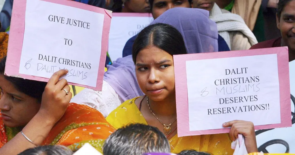 ജാതി, ലിംഗം, ദാരിദ്ര്യം, മതസ്ഥാപനങ്ങളുടെ നിയന്ത്രണം എന്നിവ കൂടിച്ചേരുന്ന രീതിയിലുള്ള അടിച്ചമർത്തലാണ് ദലിത് ക്രിസ്ത്യൻ സ്ത്രീകൾ പലപ്പോഴും നേരിടുന്നത്.