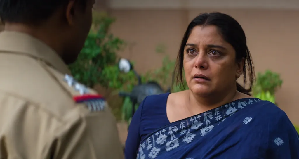 ഒരു പോലീസ് സ്റ്റേഷനിൽനിന്ന് മറ്റൊന്നിലേക്ക് പോകേണ്ടിവരുന്ന കുടുംബം കാലതാമസവും അലംഭാവവും നേരിടുന്നു. അടുത്ത ദിവസം രാഗിണിയുടെ കത്തിക്കരിഞ്ഞ മൃതദേഹം കണ്ടെത്തുന്നതോടെ സംഭവം വലിയ പൊതുശ്രദ്ധ നേടുന്നു.