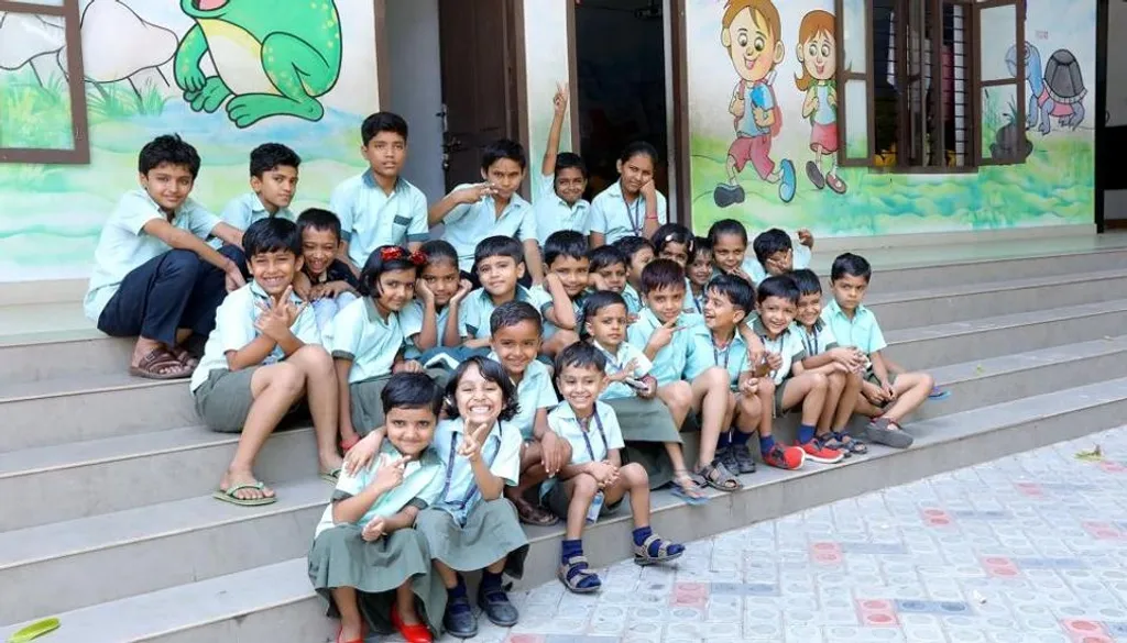2024-25 അധ്യയനവർഷത്തിൽ സംസ്ഥാനത്ത് കേരളീയരല്ലാത്ത 24,525 കുട്ടികൾ സ്കൂൾ പ്രവേശനം നേടിയിട്ടുണ്ട്. ഇതിൽ ഭൂരിഭാഗവും കുടിയേറ്റ തൊഴിലാളികളുടെ മക്കളാണ്.