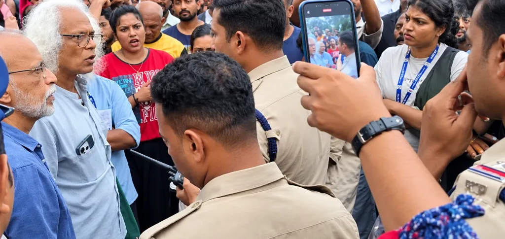 ലോകത്തെല്ലായിടത്തും പോലീസുകാർക്ക് സാധാരണജനങ്ങളുടെ ആത്മാഭിമാന പ്രകടനങ്ങളോടുള്ള അസഹിഷ്ണുത സാധാരണമാണ്. അതവരുടെ അഹന്തയെ ഭയങ്കരമായി വേദനിപ്പിക്കുന്നു. 