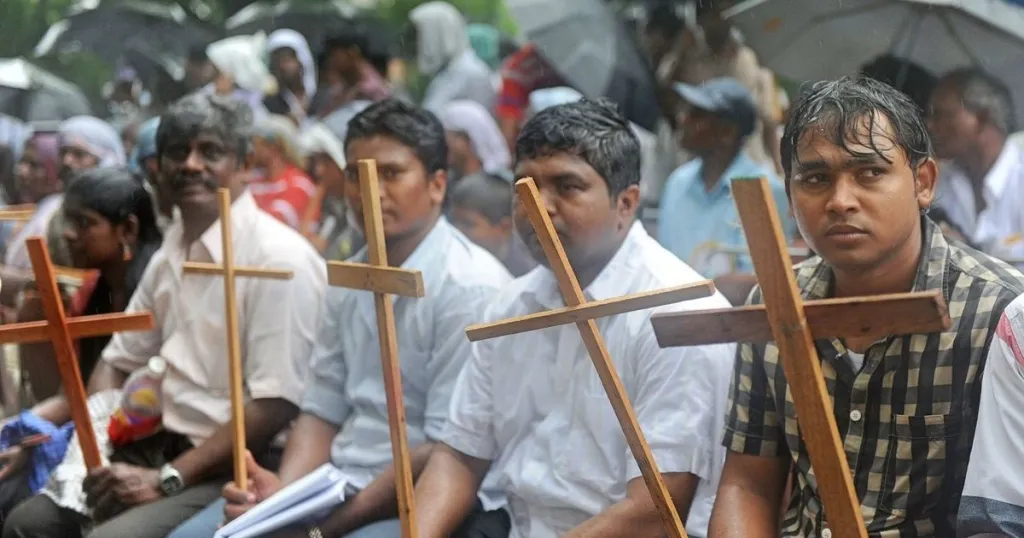 2008- ലെ ദൽഹി യൂണിവേഴ്സിറ്റി ഗവേഷണങ്ങളിൽ സൂചിപ്പിക്കുന്നത്, ചില പ്രദേശങ്ങളിൽ ദലിത് ക്രിസ്ത്യാനികൾക്ക് ഉയർന്ന ജാതിക്കാർക്കൊപ്പം ഇരിക്കാൻ അനുവാദമുണ്ടായിരുന്നില്ല എന്നാണ്
